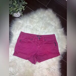 Silver jeans Toni 3 1/2 distressed crimson raw hem shorts sz 28